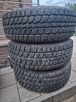 Pneu 235/70 R16 - 2