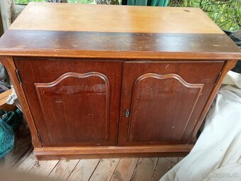 Komoda a nočné stolíky - 2