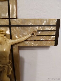 Perleťový kříž s duší minulosti - 2