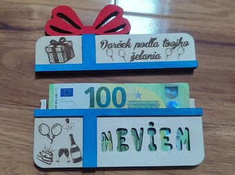 Drevená darčeková karta na peniaze v tvare darčeka Neviem - 2