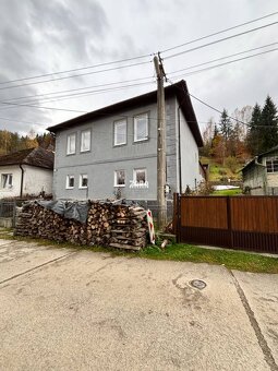 Veľký dvojgeneračný rodinný dom v obci PRAKOVCE - 2