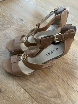 Guess sandále na platforme - 2