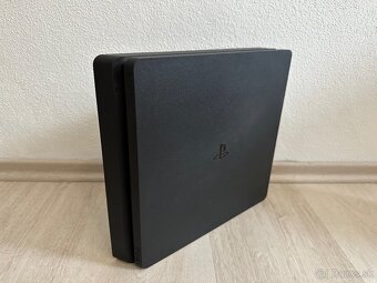 PREDAM PLAYSTATION 4 SLIM + 2 OVLADACE + HRY - 2