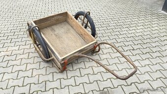 Dvojkolesová kára-taliga. - 2