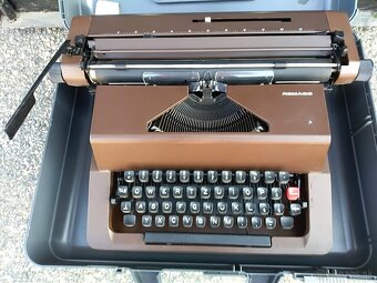 Kufrikovy pisaci stroj - 2