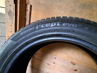 Zimne gumy Hankook 235/50 R19 rok 2021, hlboky dezen - 2