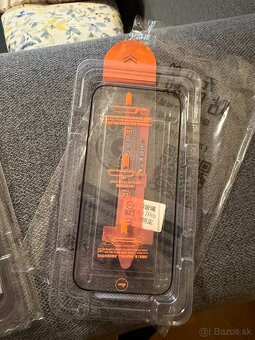 Predam ochranné sklo 3 D na iPhone 17 Pro ,16 Pro s aplikato - 2