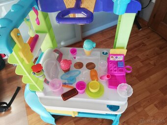 Play-Doh zmrzlinársky vozík - auticko - 2