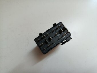 rele SKODA FELICIA 028906125b 25€ - 2