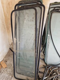 Multicar M25 bočné sklo zadne sklo - 2