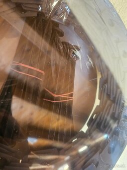 Plastový neviditeľný obrubník. - 2