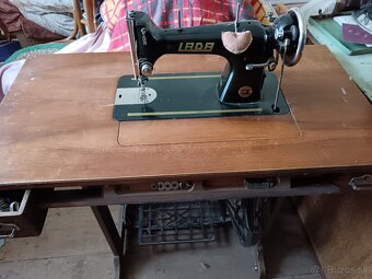 Šijací stroj LADA - 2
