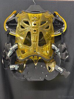 AXO chraníč hrude - 2