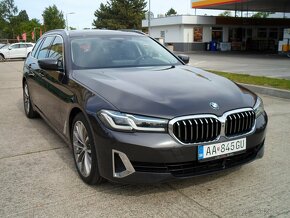 BMW Rad 5 Touring 530d mHEV xDrive 210kW 8st.automat panoram - 2