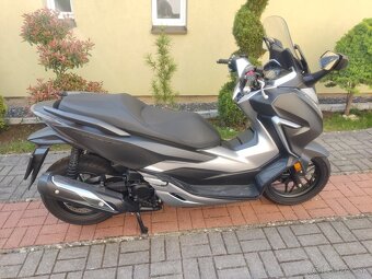 Honda Forza 300 len 405km - 2