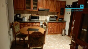 Útulný rodinný dom, 210 m2, garáž, letná kuchyňa, bazén, kli - 2