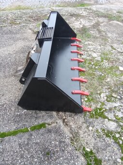 UNC 060,061 LOCUST Lopata zubová - 2