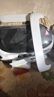 Diely z kufrovych dverí focus mk3 - 2