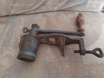 Mlynček na mak. - 2