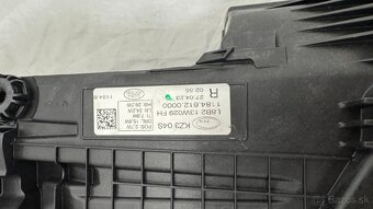 Land Rover Defender - svetlomet , pravá strana - 2