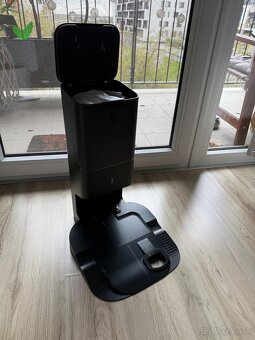 iRobot Roomba i7+ s vyprázdňovacou stanicou - 2