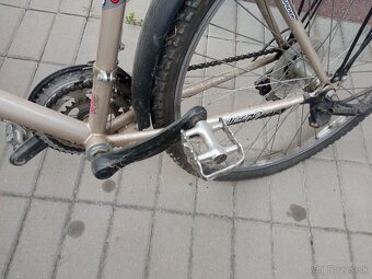 Starší horský bicykel - 2