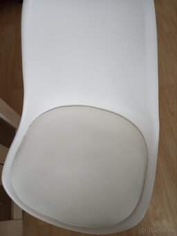 4 moderné biele stoličky 10 eur/kus - 2
