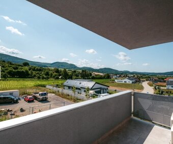 Prenajmem 3izbový byt s vlastným parkovacím miestom v Dubnic - 2
