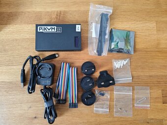 PiKVM V4 Mini – KVM over IP, komplet príslušenstvo - 2