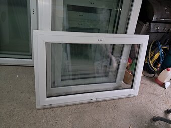 Predám plastove okno 145 cm dlhý 85 cm vysoký - 2