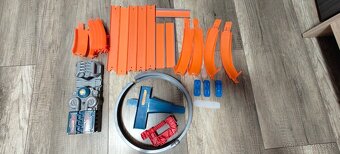 Predám nekompletnú Hot Wheels dráhu s boosterom - 2