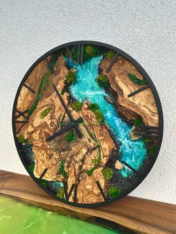 Machove hodiny 50cm drevene hodiny s machom a epoxidom - 2