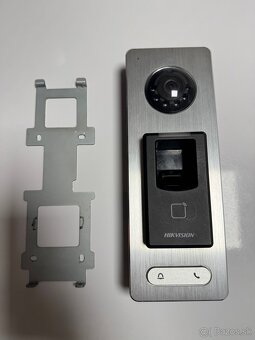 Hikvision DS-K1T501SF prístupový system - 2