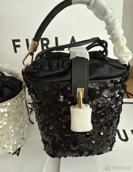 Čierna kabelka Furla - 2