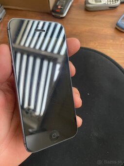Dva staré iPhony - 2