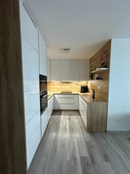 Moderný 3-izbový byt s dvoma balkónmi, vnútorným parkovaním - 2