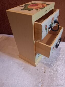 Fľaše šperkovnica hodiny. - 2