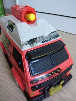 Auto s vystreľovacími šípkami - 2