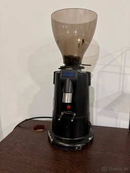 Odstupim zariadenie kaviarne - 2