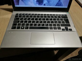 Sony. 13,3“. Dotyková obrazovka. - 2