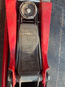 Predám hydraulický zdvihák pod auto  (jašterica) - 2