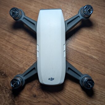 DJI Spark, DJI Spark nabíjací hub - 2