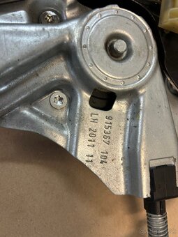 Mechanizmus okná ľavý predny 915367104 Opel Astra J - 2