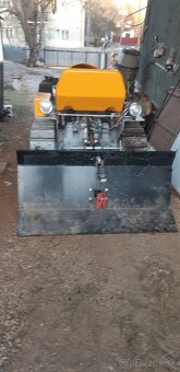 Pasový traktor - 2