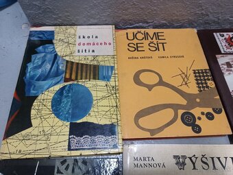 knihy o vyšívaní, výšivkách, ručné práce, kroj - 2