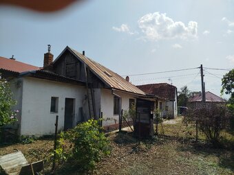 Pozemok so starším rodinným domom - 2