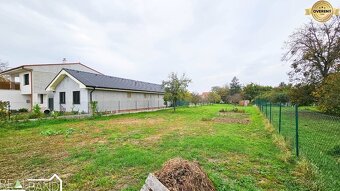 KRÁSNY ROVINATÝ STAVEBNÝ POZEMOK O ROZLOHE 1200 M² DRAHOVCE - 2