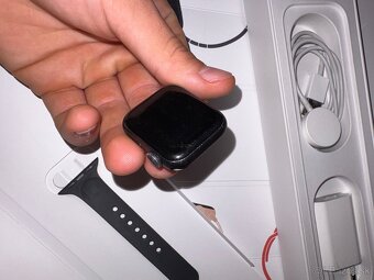 Apple Watch Series 5 40mm - 2