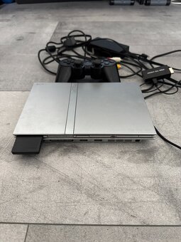 Playstation 2 Slim + Hry - 2