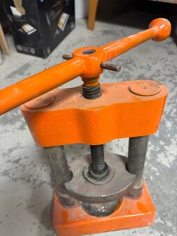 Predam ručný lis - 2